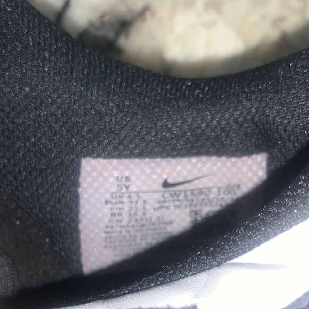 Nike Kids Sneakers in Black and White - Picture 7 of 7